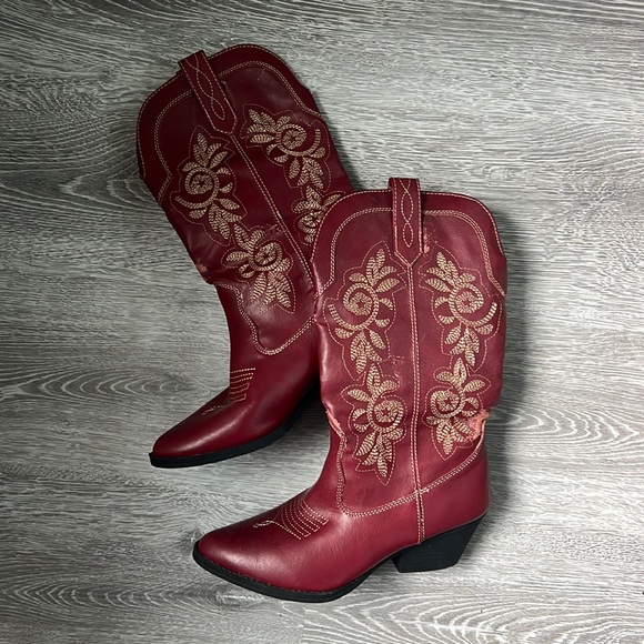 Rampage Shoes - Rampage thrifted cowboy boots